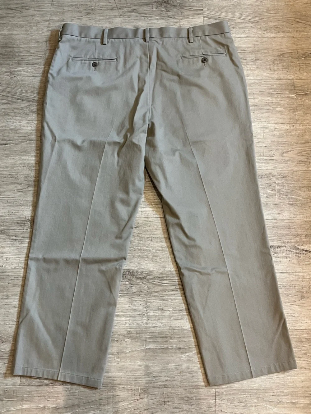 Men's Dockers Dress Chino Pants in Light Khaki 42 x 30